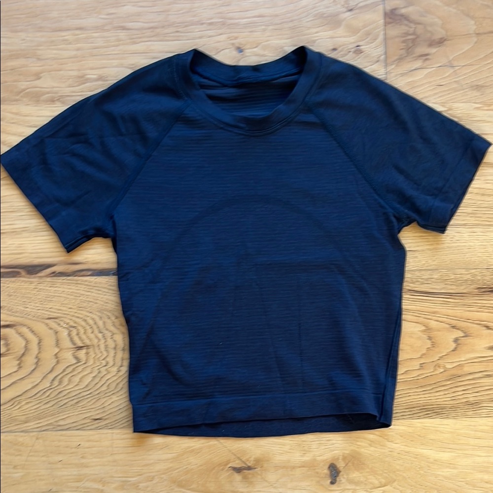 Black Lululemon Swiftly Tech cropped Short Sleeve Tee